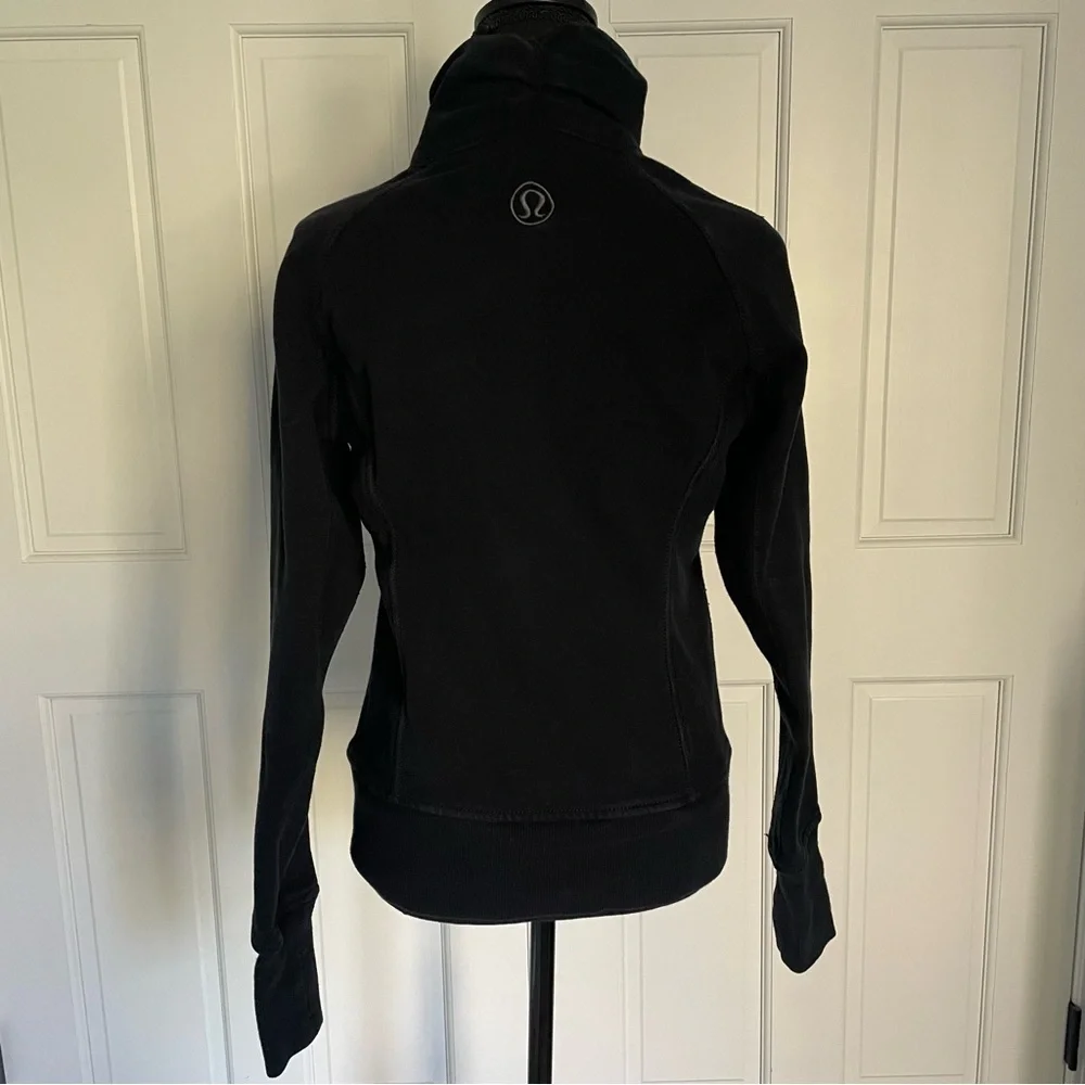 Lululemon Cuddle Up Full Zip Jacket Black Size 6 Thumbholes L=24” P2P=18”